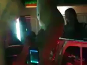 Ella desnuda a vieji ...